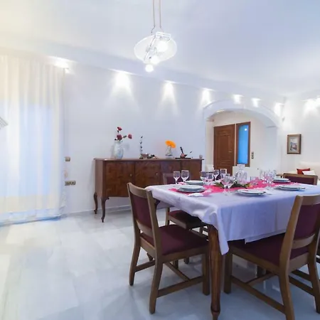Aphrodite Tatil Evi